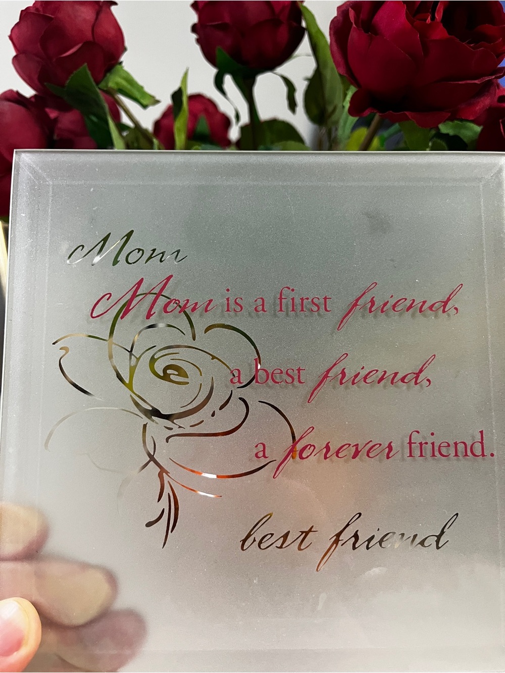 « Mom - Best Friend » Carlton Cards Red Frosted Glass Plaque
